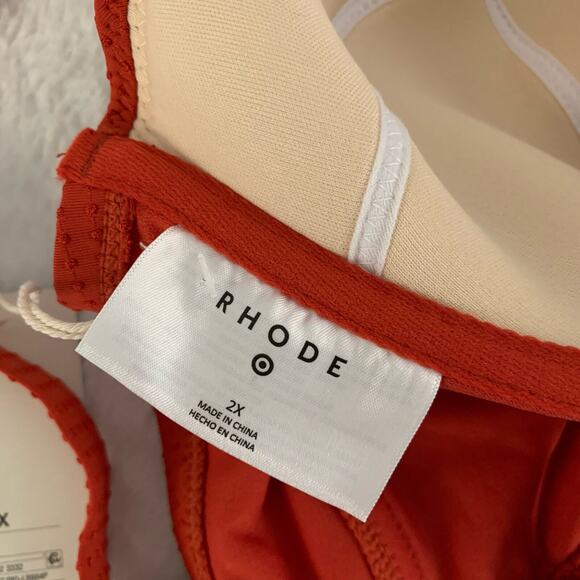 Rhode Women's Red Textured Dot One Piece Swimsuit Size 2X - Picture 7 of 7